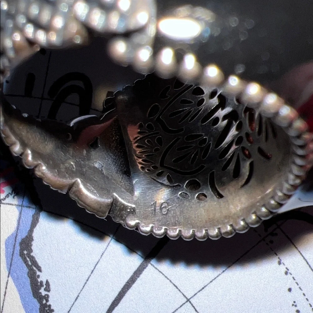 Gucci Silver Ring with Quilted Green Pouch size 16 Men’s Ring - Picture 8 of 16